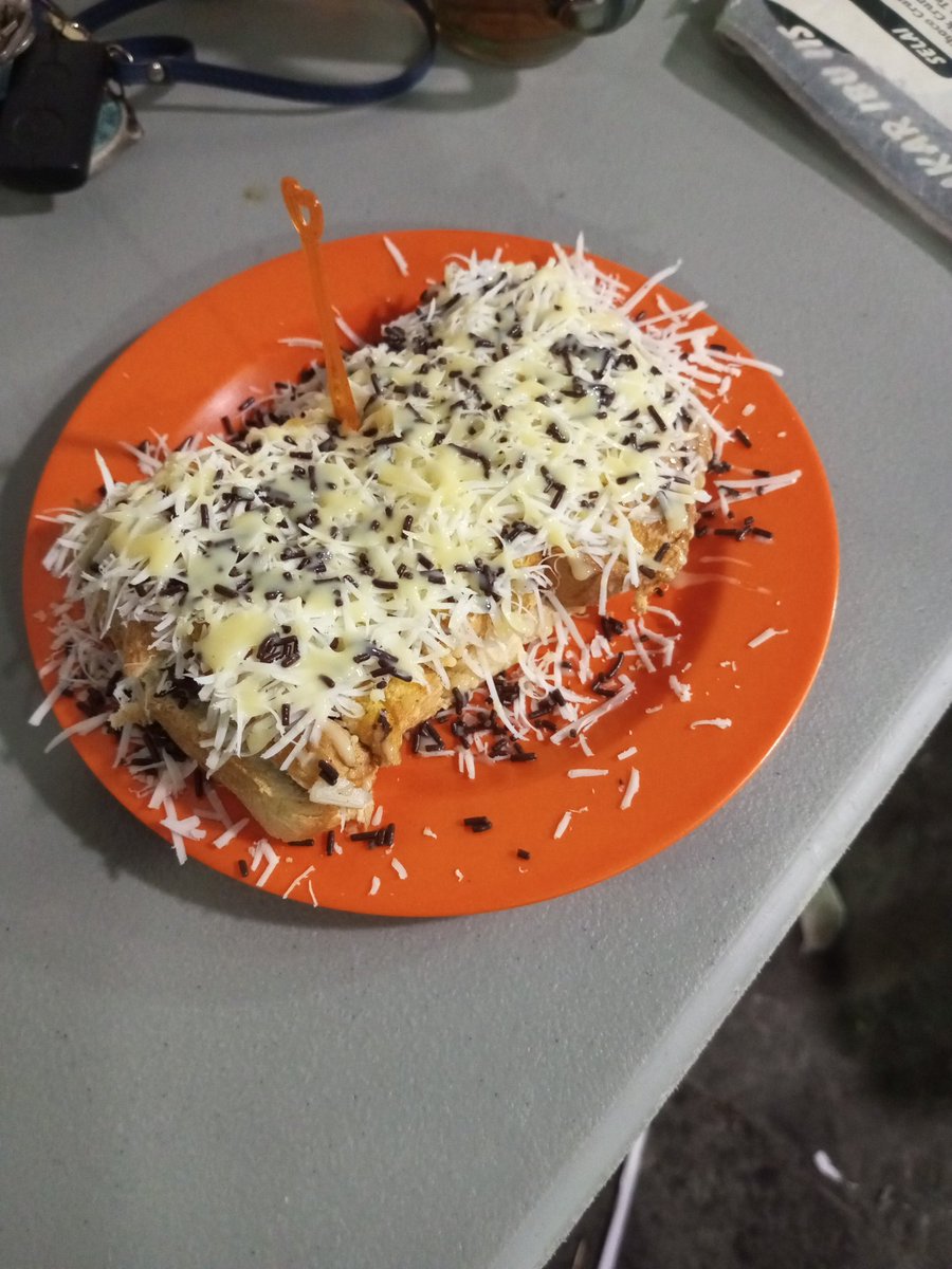 DwiIstyanto's tweet photo. Chocolate and cheese banana toast...hmmm yummy https://t.co/Y3AgAdPPNh