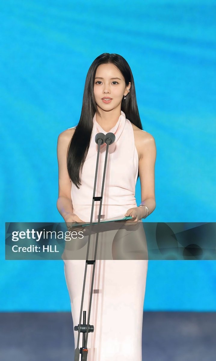 19990604_com's tweet photo. 제62회 백상예술대상 with 구찌 PRESENTERS’ PHOTO

[📸] 포토 에이전시 : Gettyimages®

시상자_#김소현 https://t.co/QGJicfhPNO