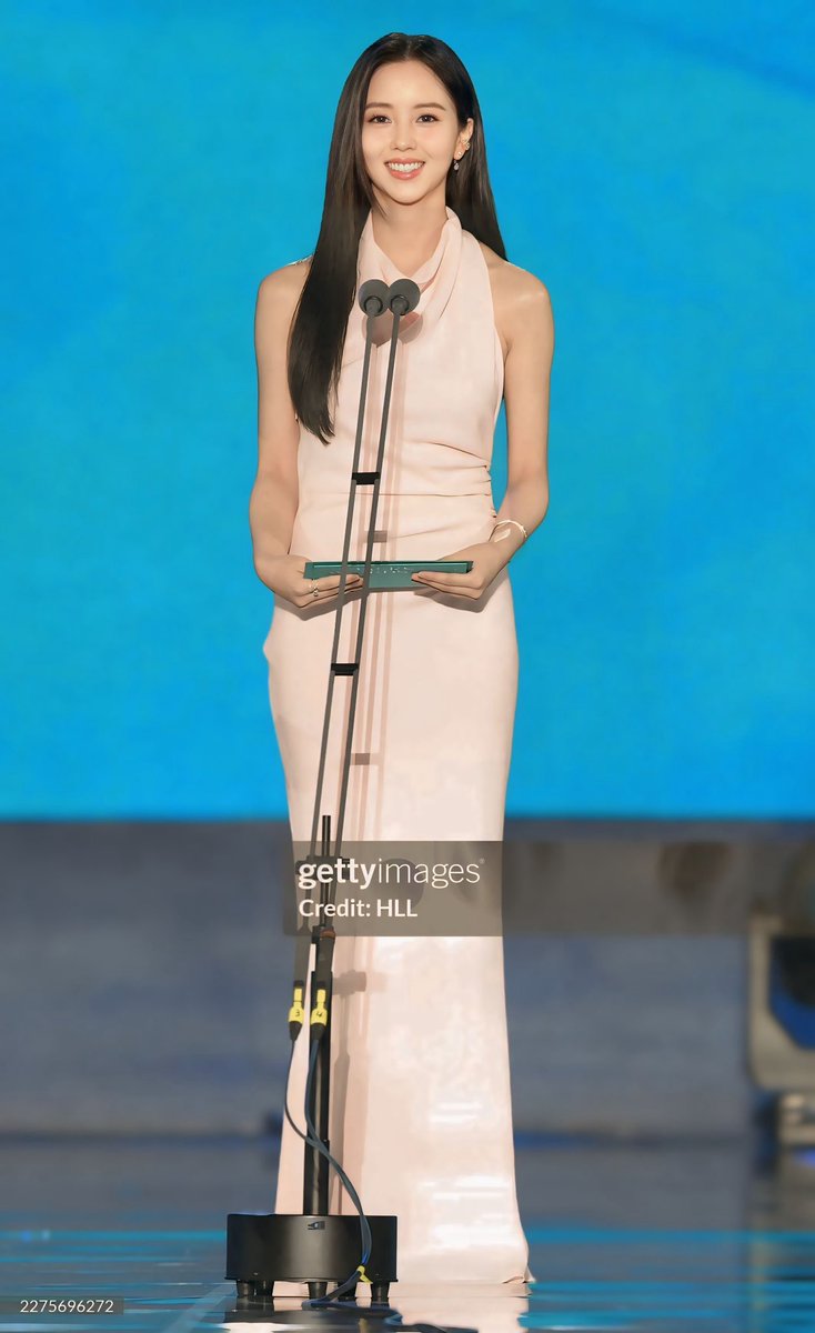 19990604_com's tweet photo. 제62회 백상예술대상 with 구찌 PRESENTERS’ PHOTO

[📸] 포토 에이전시 : Gettyimages®

시상자_#김소현 https://t.co/QGJicfhPNO