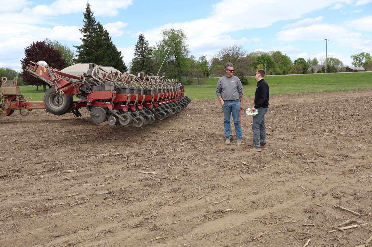 ADMFarmServices's tweet photo. A planting progress report from ADM Account Manager, Ben Butcher:
"We are reporting planting progress in the state of Michigan at 37% for corn and 52% for soybeans. This is up significantly from last week, when we were at around 5% for both commodities. A break in the rain has allowed producers to make fast work of the planting from last weekend into this week. Temperatures are still cooler than we would like, with lows in the upper 30s and highs in the lower 50s, but we are expecting a significant warm-up this weekend to help accelerate corn plantings and germination."
#Plant26