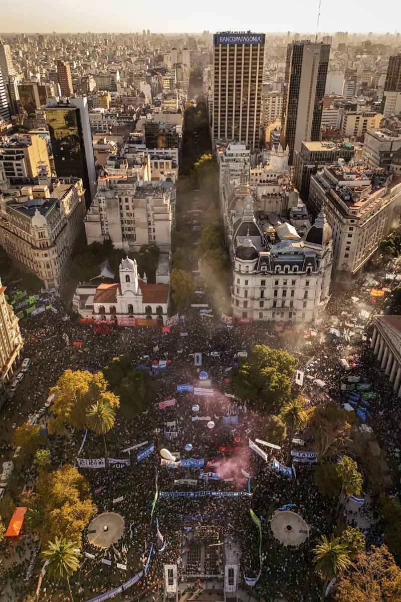 lucampora's tweet photo. Universidad pública para una patria soberana y un pueblo con igualdad de oportunidades 🩵 https://t.co/85JvSKhTVj