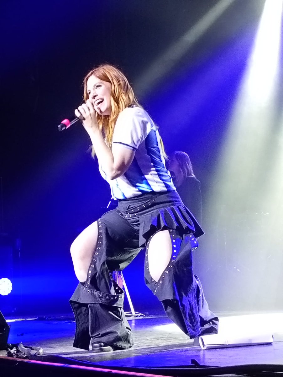 ElGorroAzul's tweet photo. Nunca olvidaremos ese show espectacular en Buenos Aires

LEIRE MARTINEZ EN LATAM https://t.co/FuxcIXhbw7
