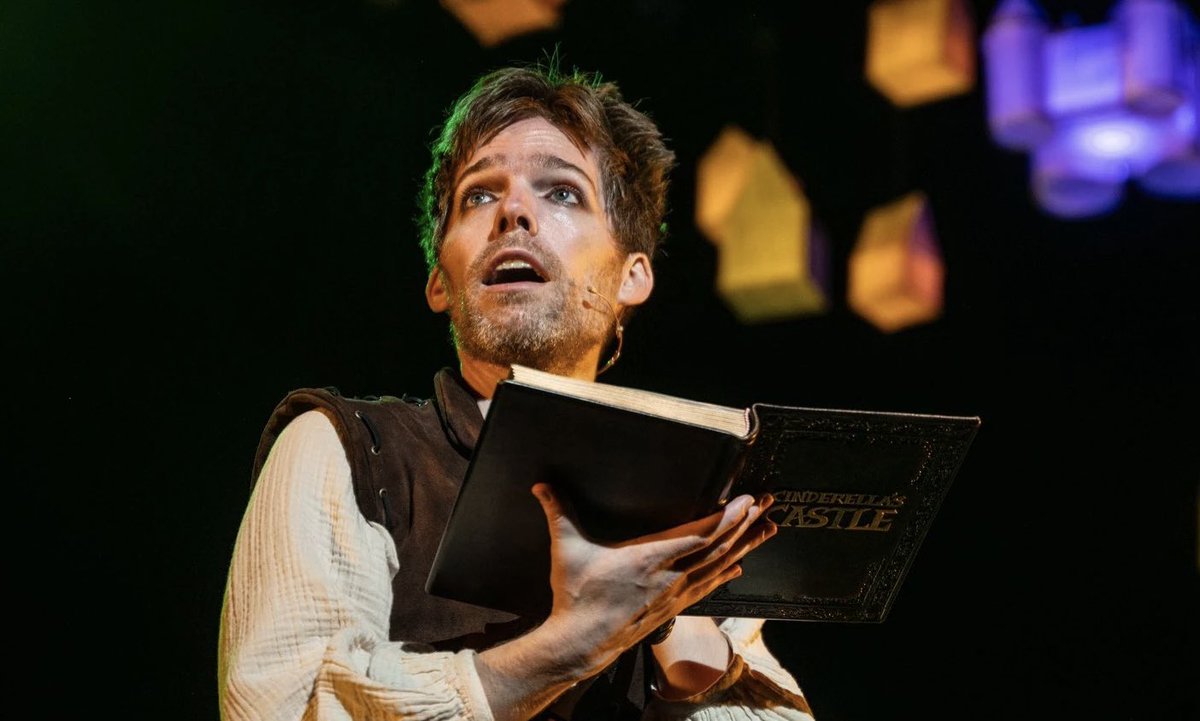 StarKid Updates tweet media