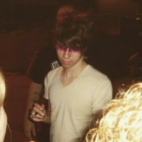lesbian ryan ross 击 tweet media