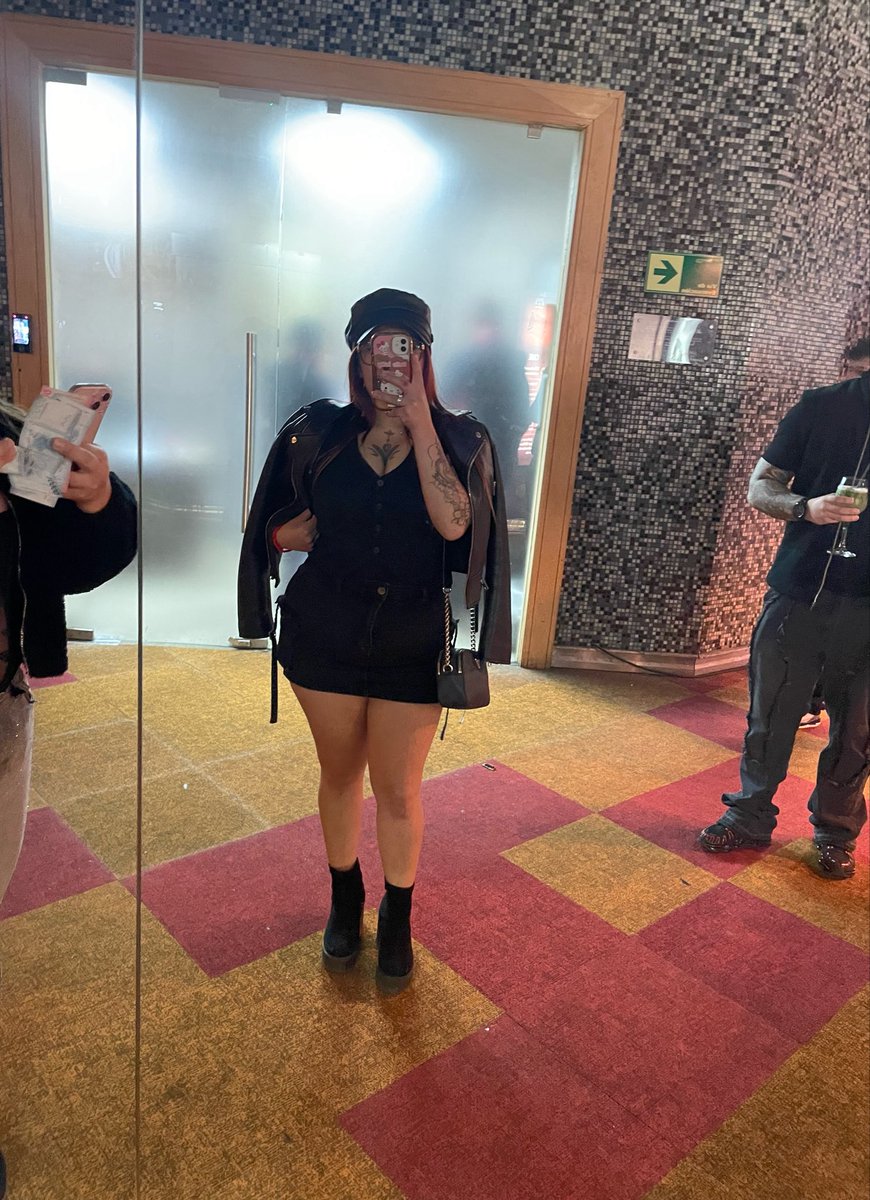 🖤 tweet media