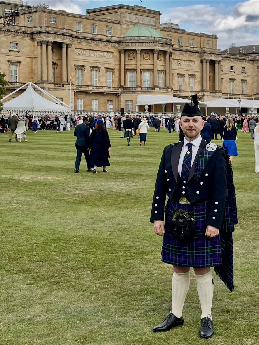 andyjking171's tweet photo. What an amazing experience and such an honour to be in London for the King’s Garden Party. A truly special occasion, beautiful surroundings, and the privilege of meeting people from all over the globe and even bumping into some familiar faces along the way. https://t.co/2b9KWZYlWv