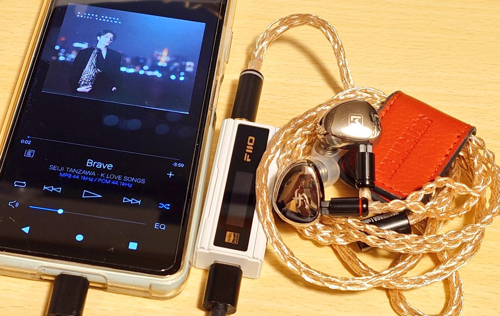 Shimazaki Nobunaga ワイヤレスイヤホン 先週末のライブが楽し過ぎて、寝る前に聴いてる。最初はワイヤレス