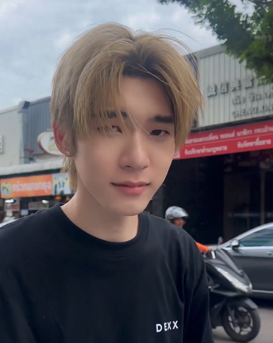ฟฟ tweet media