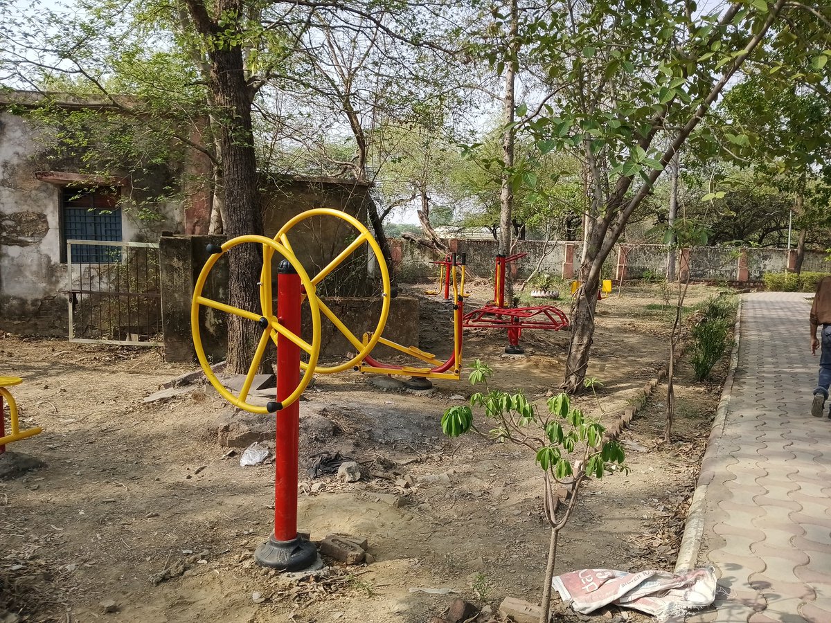 PramodV781's tweet photo. बहुत बहुत धन्यवाद आभार हमारे दमोह के युवा ऊर्जावान सांसद @rahulsinghdmo जी का जिन्होंने एक छोटे से आग्रह पर हमारे दमोह के सबसे ज़्यदा सदस्य संख्या वाले नेहरू पार्क मै ओपन जिम की सौगात दी, पार्क का हर सदस्य आपको ह्रदय से धन्यवाद दे रहा है,,@BJP4MP @DrMohanYadav51 @Hkhandelwal1964 https://t.co/n44G4DFc7S
