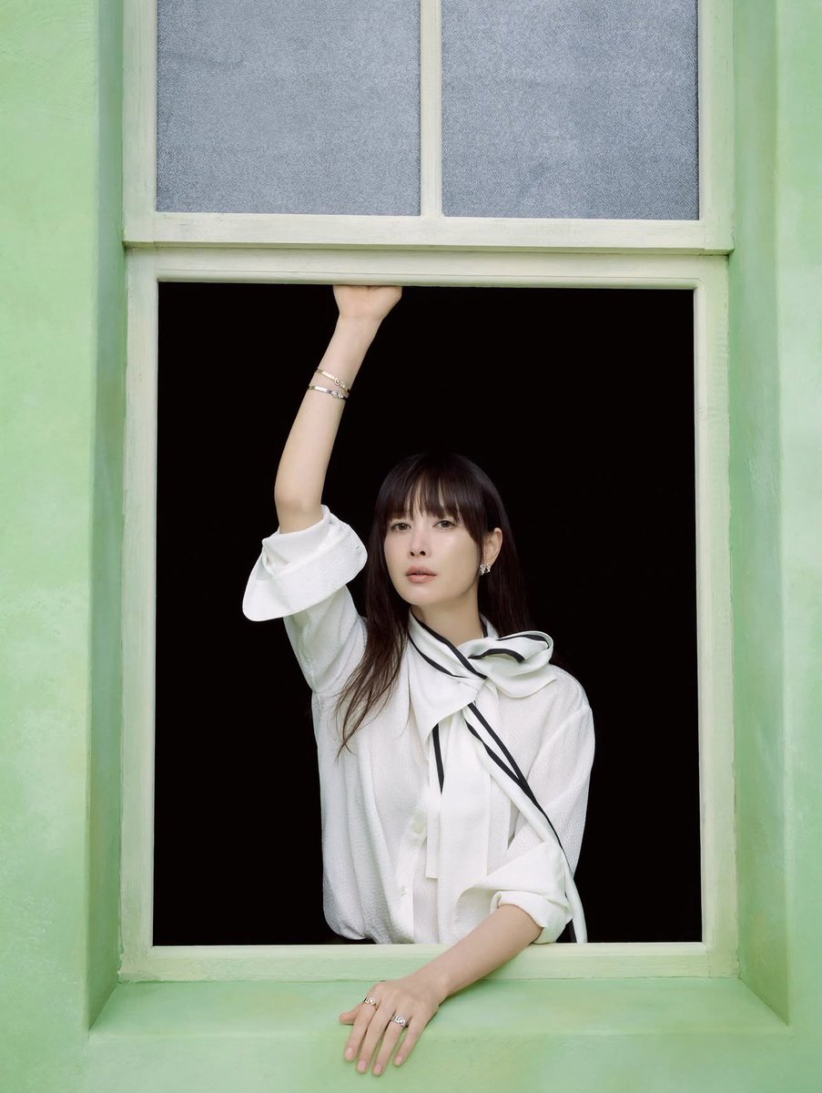 to_2na0's tweet photo. 이든나인 인스타 포스트 #이나영 VOGUE B컷 https://t.co/nwyzZM6on5