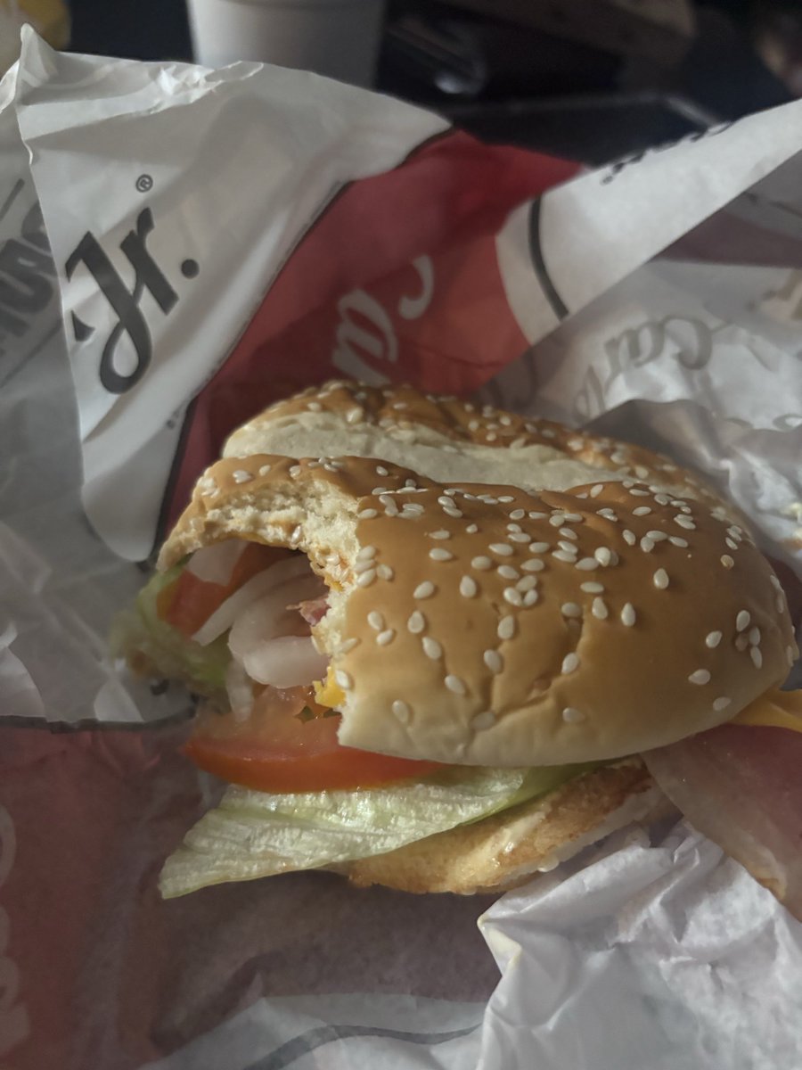 cheluiseng's tweet photo. @CarlsJrMx deliciosa la carne . 
Que pasó aquí ???? https://t.co/DQG6vQFb1S