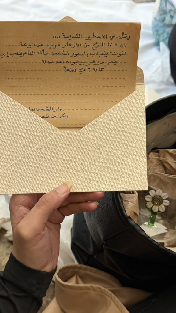 ghdym2006's tweet photo. وجدتك.. وزهرت روحي ، ابتسمت عيناي ، انا وجدتك ياروحي لروحي يانجمتي وضيائها⭐️!

انت اجمل ما مر على البشر من احساسٍ ، وانت افضل ما يمكن للمرء ان يحمد الله عليه ..

وحقيقة ما توصلتُ له :
انه يصبح للمرء أجنحة حين يمتلك صديق حقيقي مثلك @ildiz_267 الله يديييمك لي ولا يحرمني حسك❤️❤️❤️ https://t.co/WUpWqsnjZH
