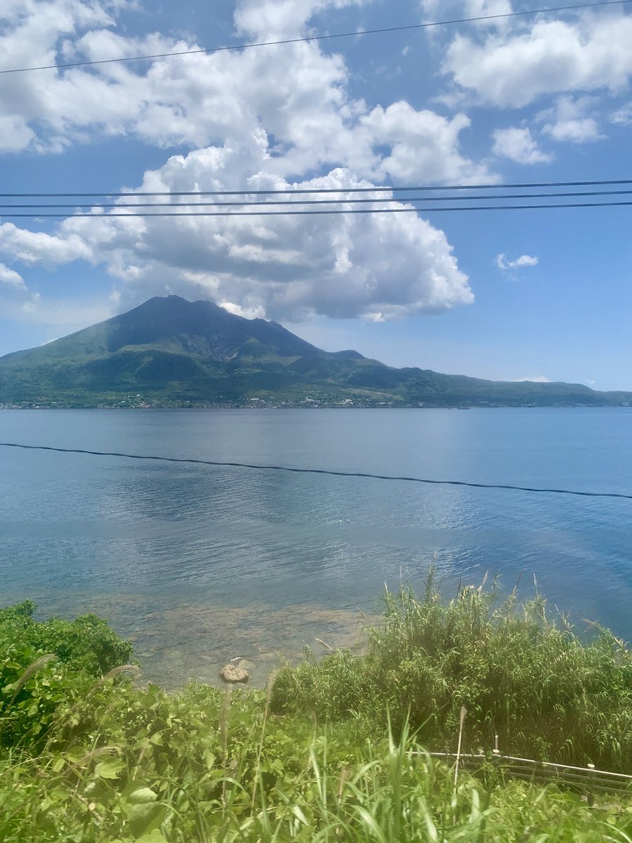 mau_rin's tweet photo. 人生初の鹿児島入りで、こんなにも桜島は見応えあったんや！どぇりゃあ〜とこやど。
#鹿児島 #出張 #GMOペパボ https://t.co/3q0FLSHBm4
