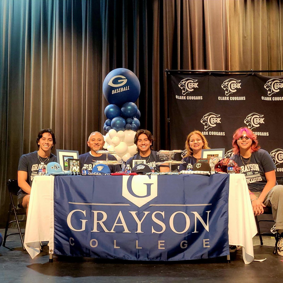 jakeRamirez2026's tweet photo. Had a great time at my signing ceremony with my family, friends, and coaches to play baseball at Grayson College.
@CougarClark 
@GraysonBaseball https://t.co/pwKvaj3UXi