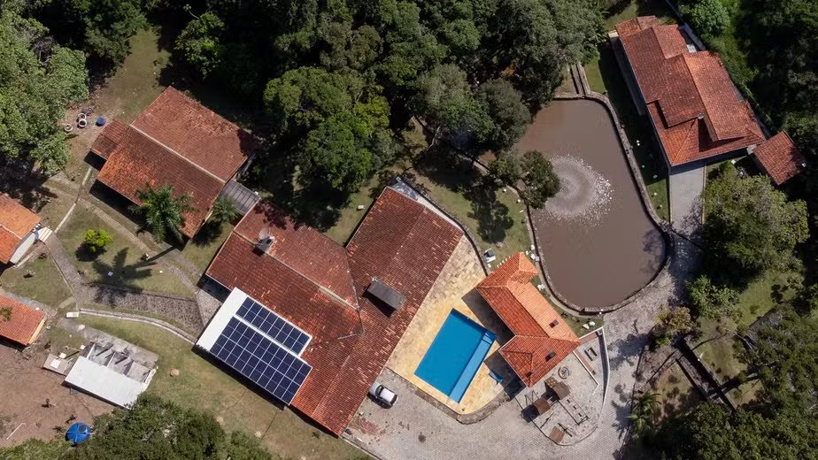 pocopala's tweet photo. @OesteSantista @Metropoles @igorgadelham essa mansão? https://t.co/tbtTNmWXjY
