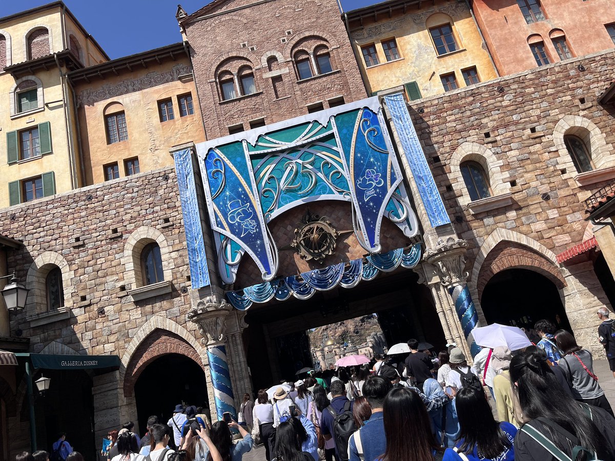 VR_PoohSan's tweet photo. 25周年のグッズ可愛い https://t.co/cZkURRv0Gs