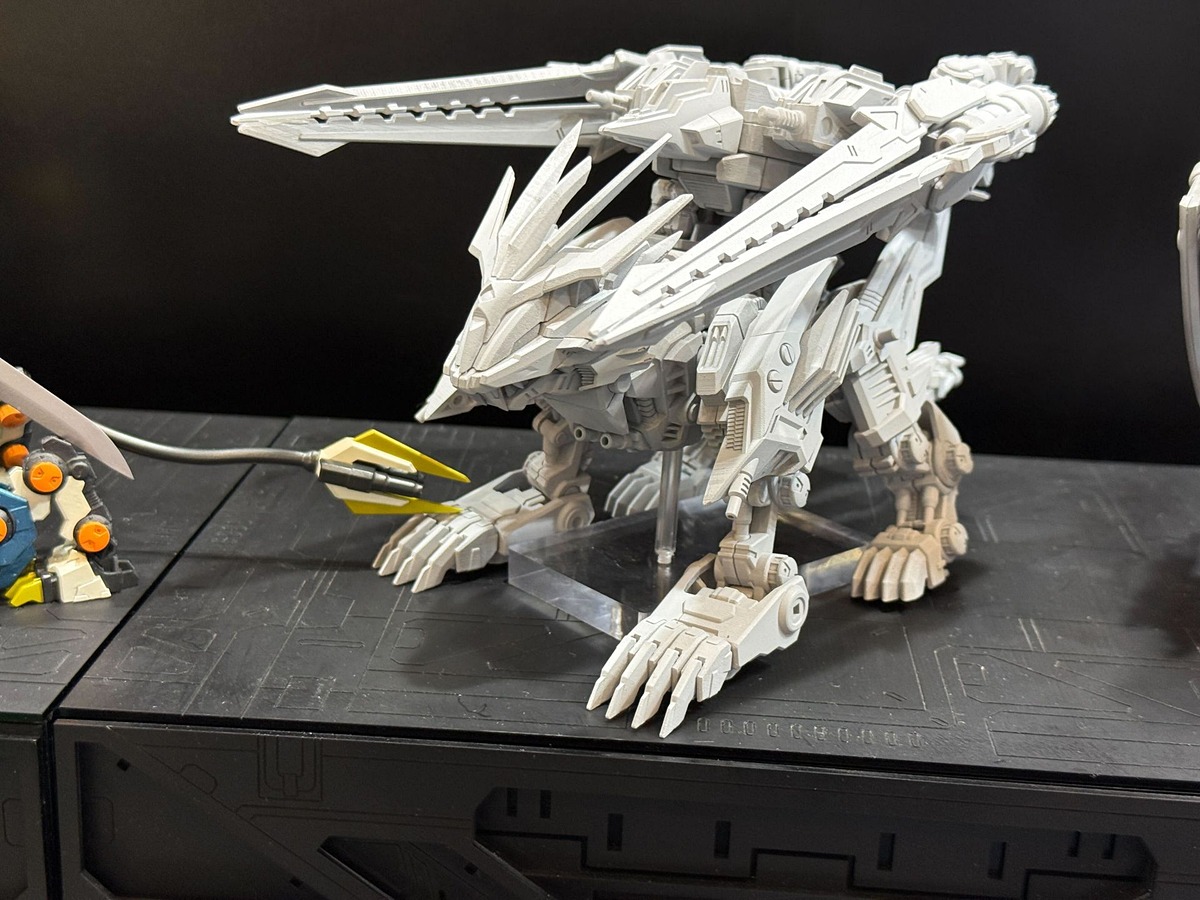 ZOIDS」のプラモデル「REALIZE MODEL」より「ライトニングサイクス