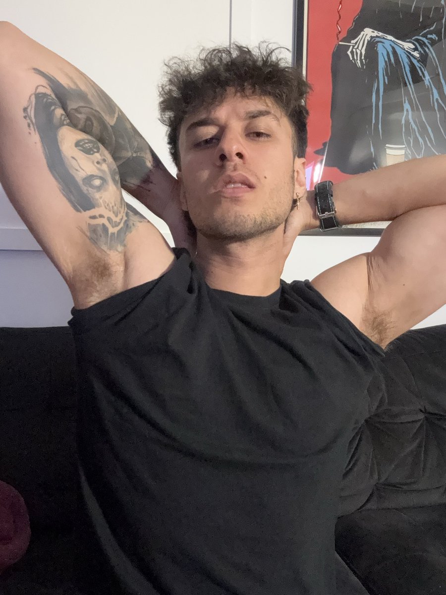AlphaKingRoman's tweet photo. Worship me 💸
#findom #cashmaster #drains https://t.co/bbYcUvTl6t