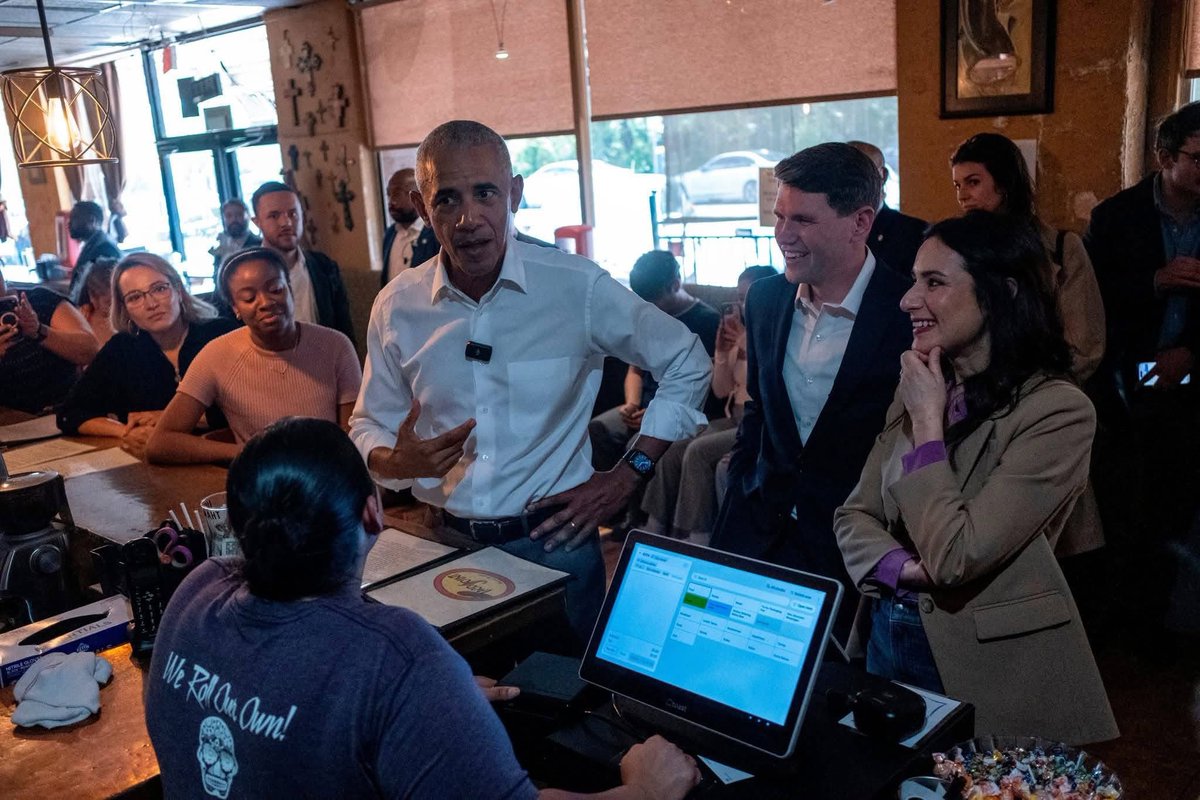 goRubenRuben's tweet photo. OBAMA HINOJOSA TALARICO TACO FEST IN BLUE TEXAS!
Obama in Austin with James Talarico and Gina Hinojosa having tacos on the campaigning trail. #USDemocracy #Hinojosa #Talarico #TexasTaco https://t.co/i6GQDouMYA