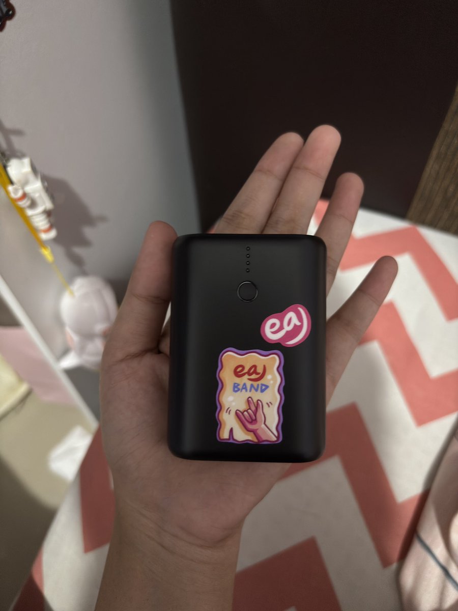foreajst's tweet photo. @dumpspiro_spero aku kemarin baru beli yang acmic tapi versi mininyaaa. Fast charging. Port USB dan type C https://t.co/BZusKx4WXb