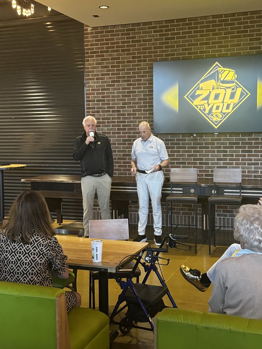 MarioMoccia34's tweet photo. Great event at @ChickenNPickle in Dallas!Founder Dave Johnson a huge Mizzou supporter!  @LairdVeatch w/ Mike Kelly! Jon Sundvold &amp; family at The Park House! Great for @EveryTrueTiger to represent! @CoachDrinkwitz &amp; @coachdgates @GlenMillican attended! https://t.co/7p4gqVQx1f