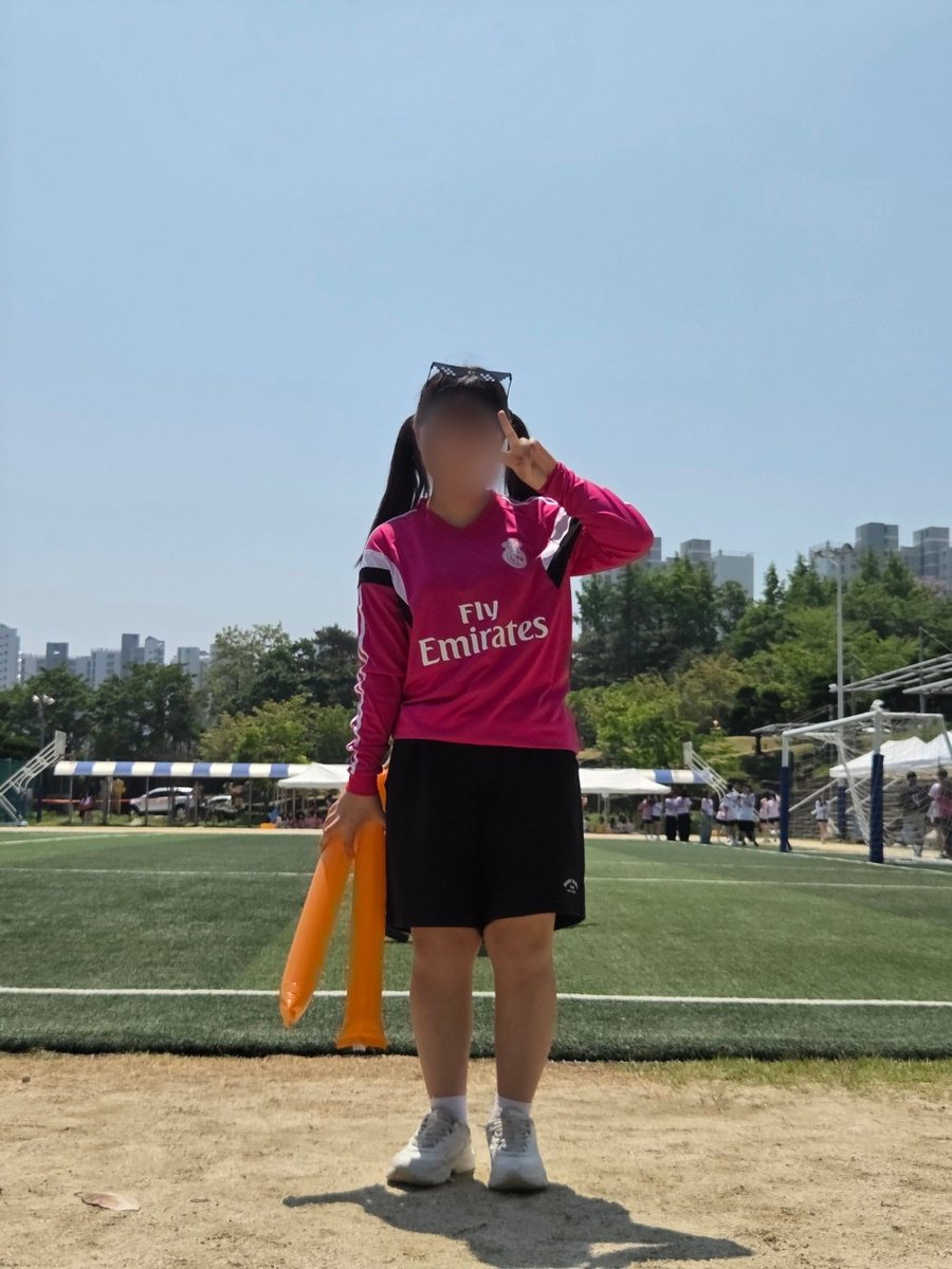 메이 tweet media