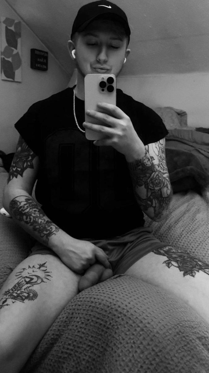 AnzevinoDj's tweet photo. RT if you would help me cum 😩😩 https://t.co/75DIPOMBq3