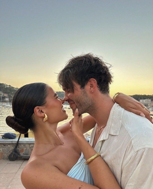 isilsun's tweet photo. summer with your lover ✨ https://t.co/Yw3OGbEQQf