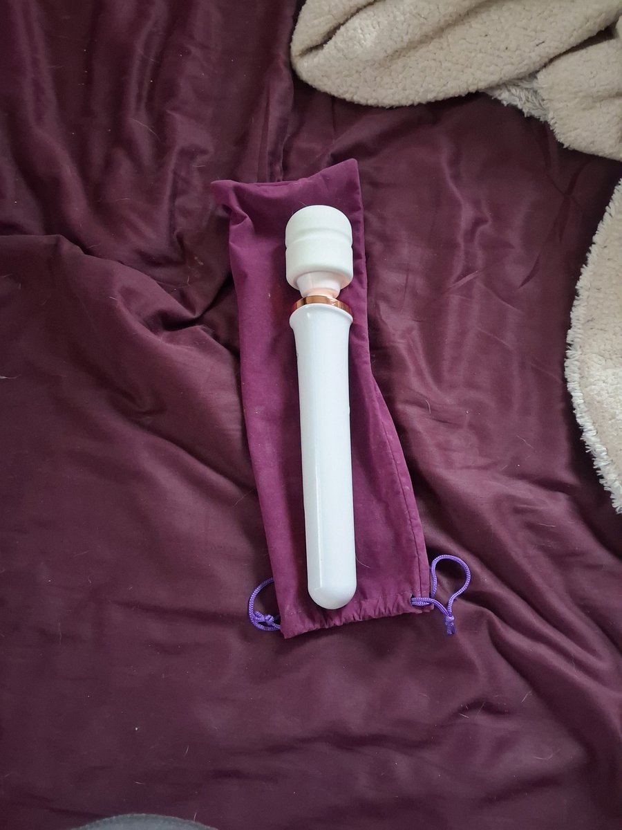 Winter09w's tweet photo. I'm going to be playing with this baby #onlyfans https://t.co/7o5EoFVGTe
