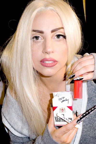 strwberryalyssa's tweet photo. big fan of gaga’s bleached brows but these brows were so so so tea https://t.co/XlekgMxUXD