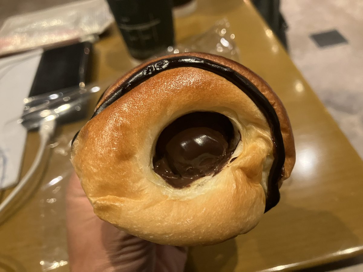 いつもではないけど ふとした時に食べたるなる チョココロネ😋
