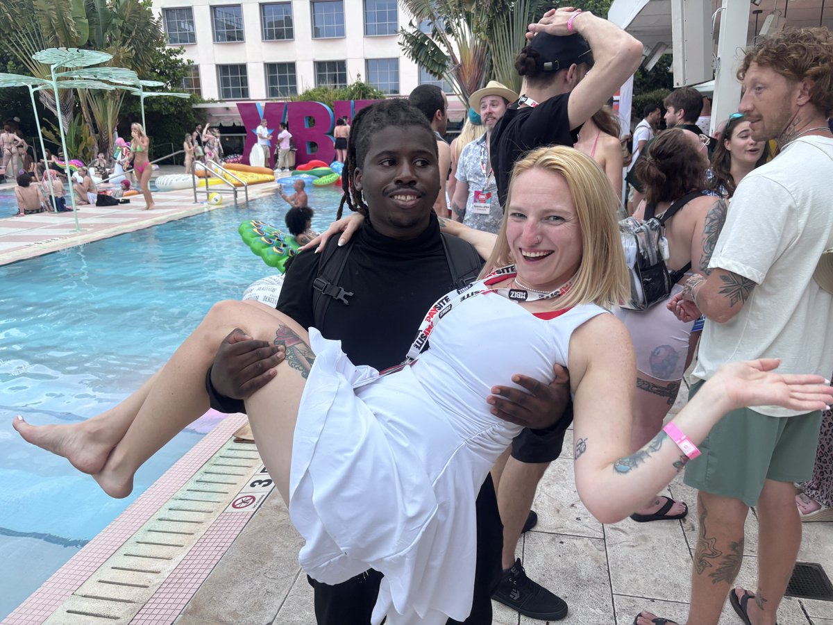 Damian Knight 👊🏾 Miami Xbiz 11-16 tweet media