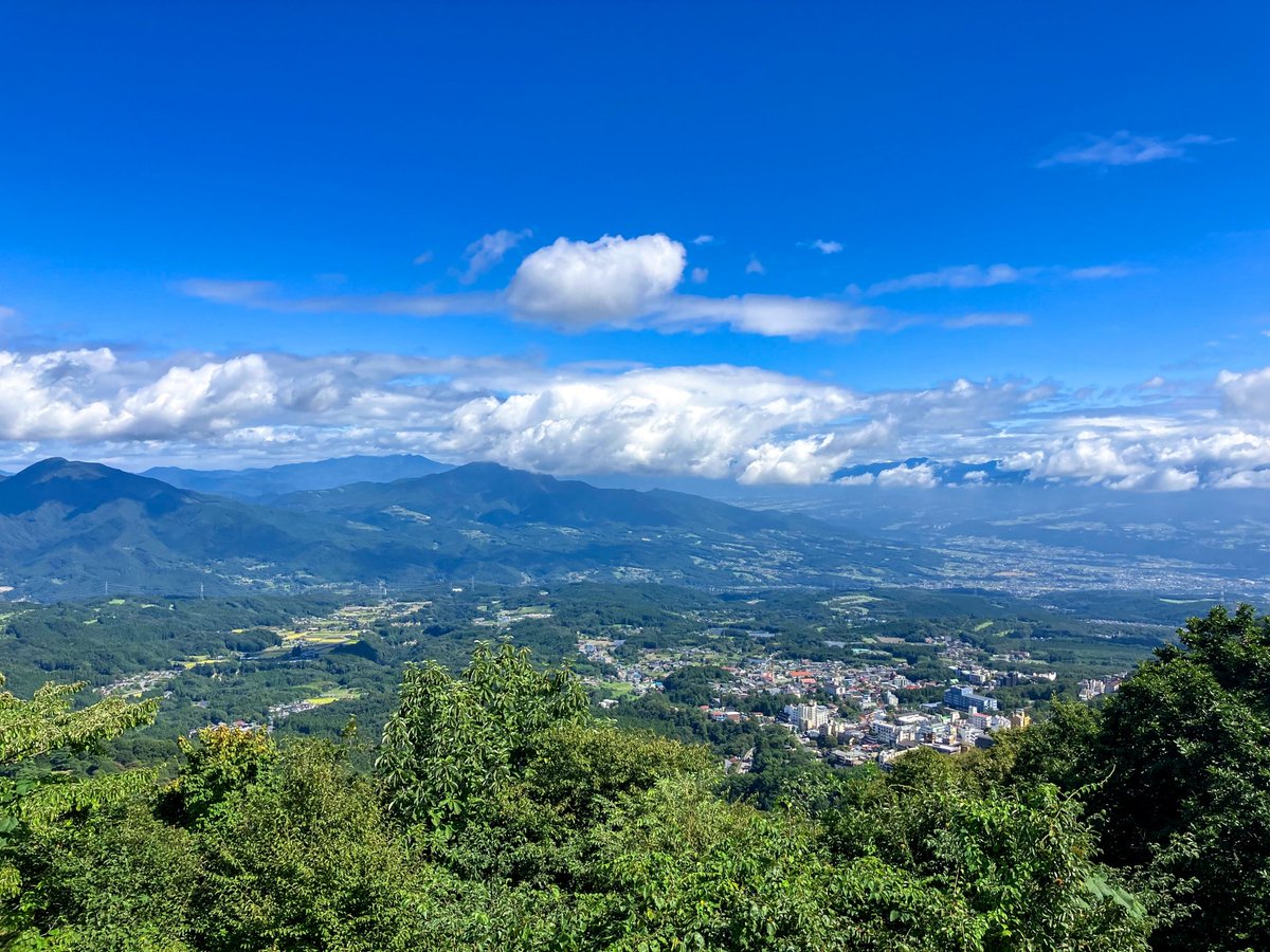 Mu_kikaku's tweet photo. 【ツーリングスポット】

榛名山道路

伊香保温泉から榛名山に向かって延びる県道33号渋川松井田線

ワインディングはもちろん、
榛名富士を見ながら湿原の中を駆け抜ける直線路は最高〜🙌

高根展望台からの景色は絶景なので、是非バイクを停めて立ち寄ってみて〜🏍💨🙆
https://t.co/4rDrg5WD6E https://t.co/K3pqkuJJxY