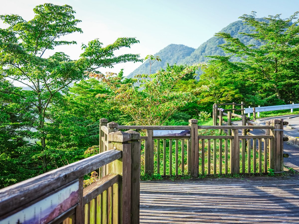 Mu_kikaku's tweet photo. 【ツーリングスポット】

榛名山道路

伊香保温泉から榛名山に向かって延びる県道33号渋川松井田線

ワインディングはもちろん、
榛名富士を見ながら湿原の中を駆け抜ける直線路は最高〜🙌

高根展望台からの景色は絶景なので、是非バイクを停めて立ち寄ってみて〜🏍💨🙆
https://t.co/4rDrg5WD6E https://t.co/K3pqkuJJxY