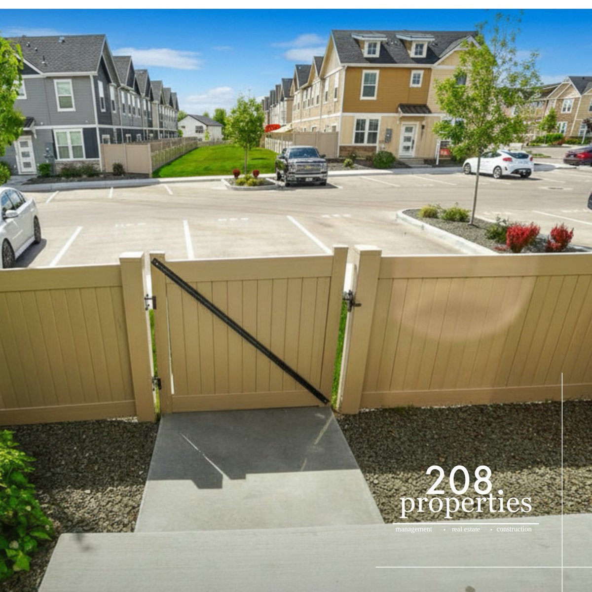208properties's tweet photo. This Boise townhome does a lot with 1,088 square feet. Split bedroom floor plan, walk-in closet, kitchen pantry, open living area.

$1,700/month in south Boise. Worth seeing in person.

Tour: https://t.co/SYlPlj9P8E

Some photos virtually staged.

#boiseidaho #boiserentals https://t.co/7ZtvFWgJ5S