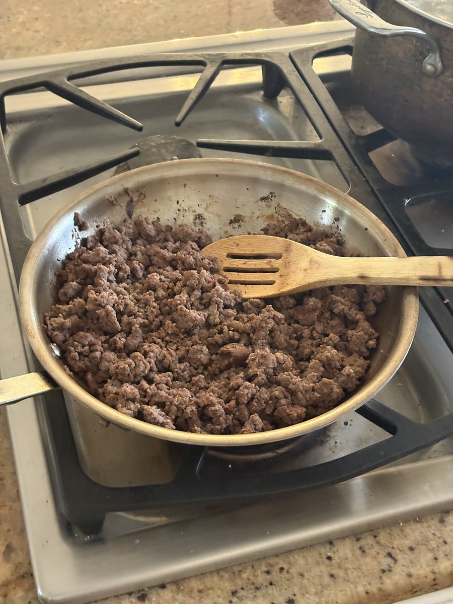rocketismail_'s tweet photo. BEEEEEF DINNERRRR BEEEEF #beef #jimmycooks https://t.co/BcVKSHql30