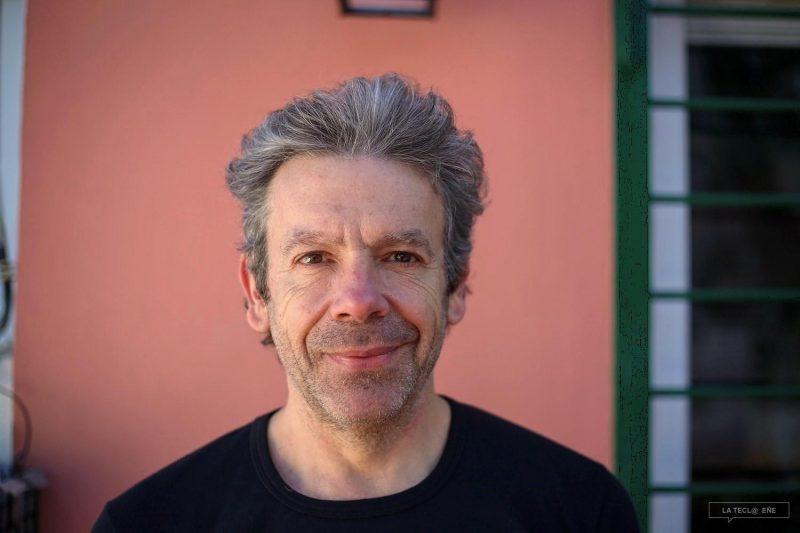 provincia1270's tweet photo. #Ahora Conversamos con Martín Becerra @aracalacana, profesor e investigador de @CONICETDialoga sobre la multitudinaria movilización para que el gobierno nacional cumpla con la Ley de Financiamiento Universitario.

🎙️@Joseima @DiegosTomasi 
📻#UnaCasaconDiezPinos
💻https://t.co/7P2SCJ8Q4I