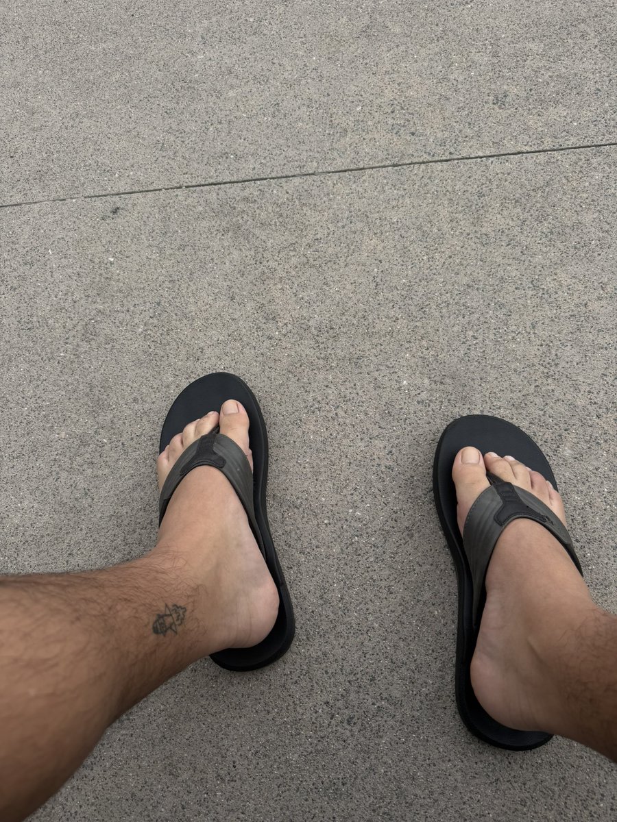BoopoAngelo's tweet photo. Chillin at the park https://t.co/NBqDPCEE3I