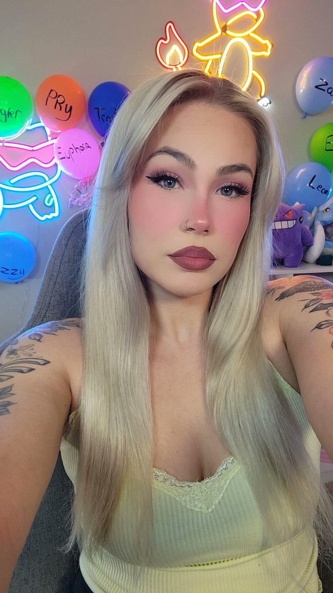 Jennazrael tweet picture