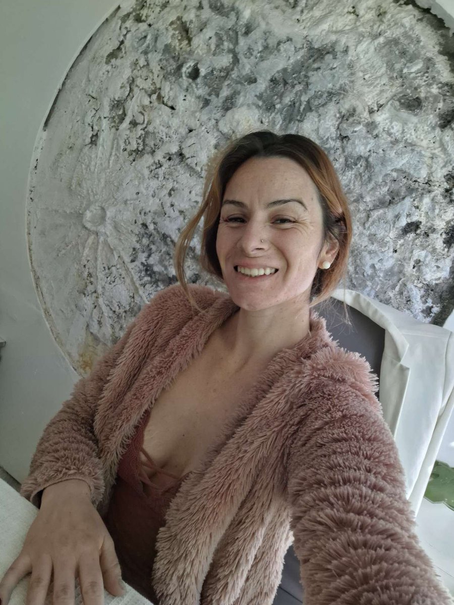 MillerSixt97671's tweet photo. Hola amores como estan ? 
Fin del dia ...  como les fue hoy? 

Activa en mi página azul💙 amores
https://t.co/qzD709xbBA https://t.co/9WySXIqMOt