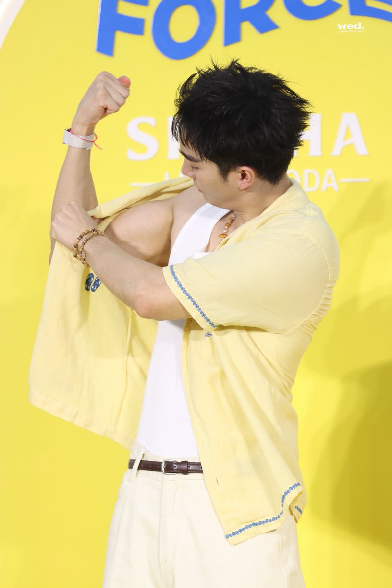 flexing actor tweet media