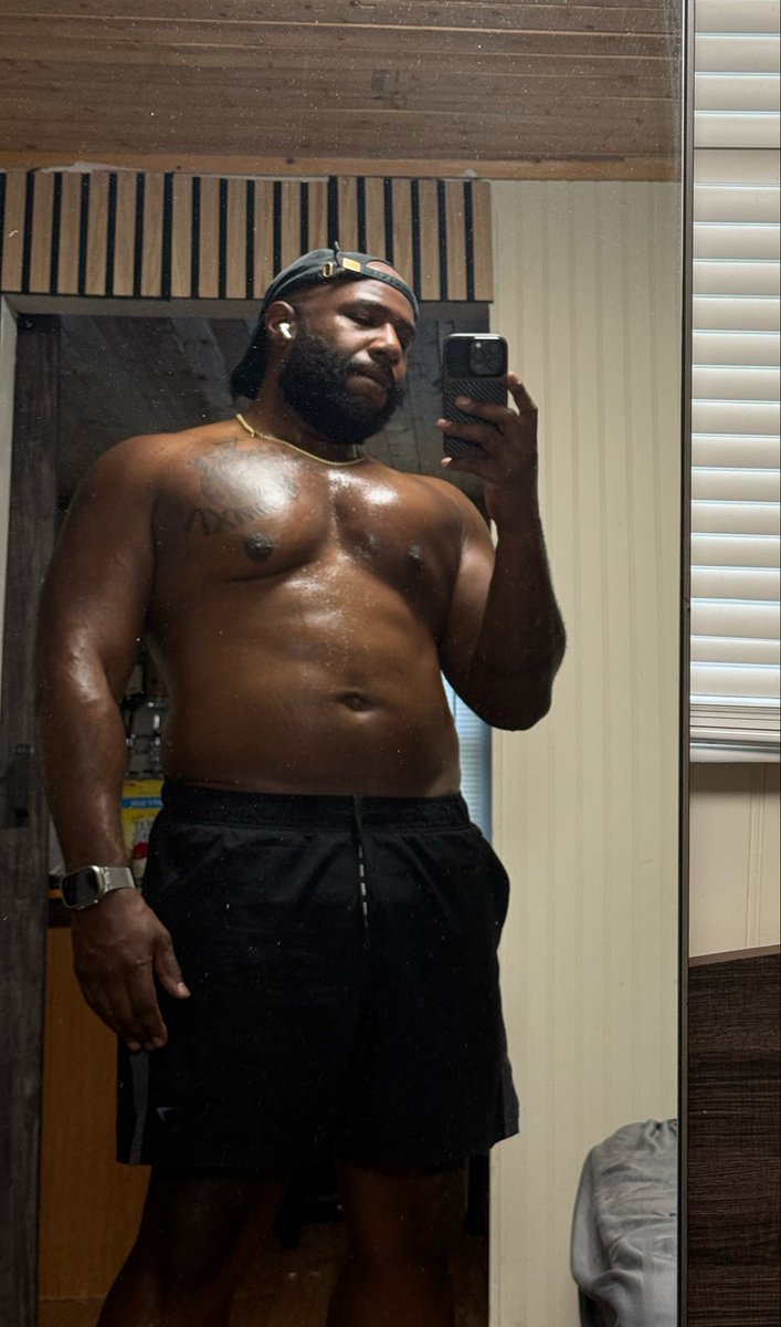 EliXIII's tweet photo. I should invest in a bigger mirror https://t.co/ncjrVCizw8