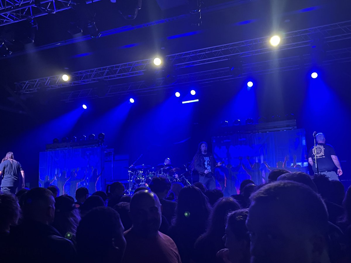 We do be out here ready to fucking thrash 🤘