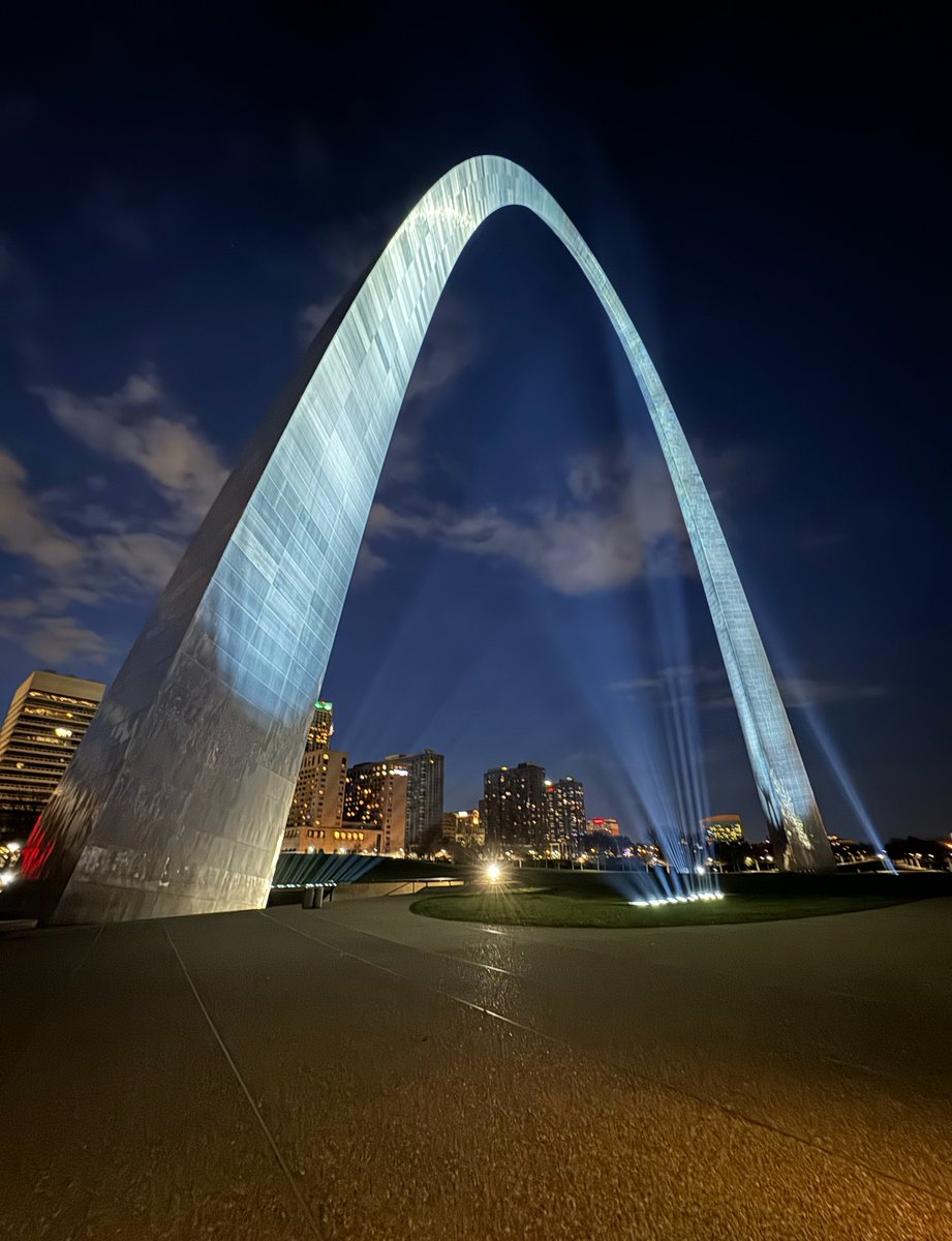 Gateway Arch tweet media