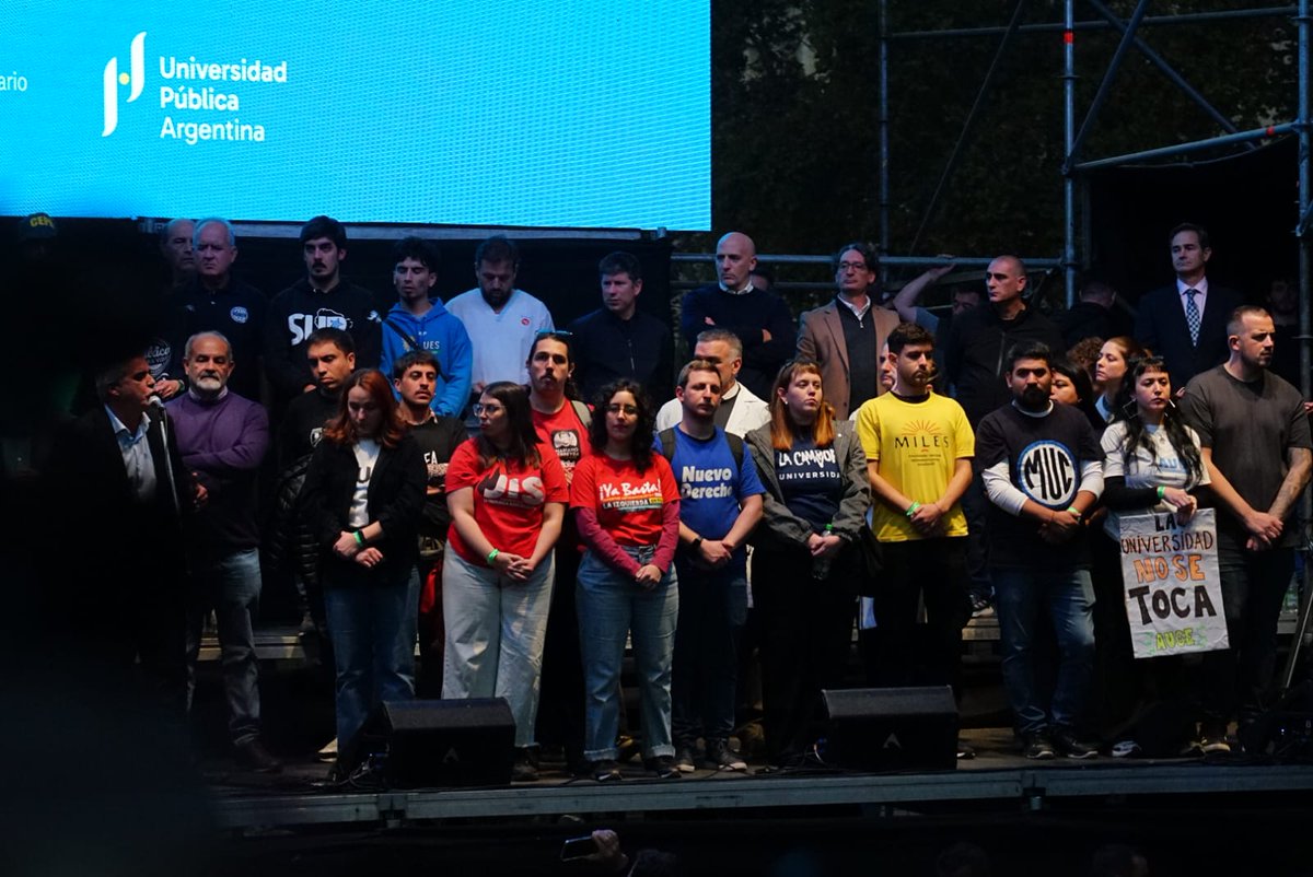 lilairaz's tweet photo. Autoridades que hoy actuaron de combativas son los Yacobiti que descuentan paros, quienes despiden docentes en UNTREF y en UNPAZ aplican exámenes eliminatorios a medida del gobierno, la independencia es una medida de lucha, vergüenza que el MST, PO, YA BASTA E IS poseen ahí. https://t.co/MPB0pc0LFR