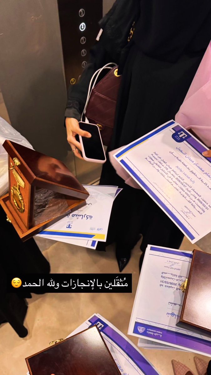 Raan7f's tweet photo. الحمدُ لله على تمام فضله وتوفيقه، سُعدت بتحقيق المركز الأول في مسابقة #ميدان_العدل بجامعة طيبة.
أعتزّ كثيرًا بهذه التجربة وبما حملته لنا من إنجازٍ وخبرةٍ وذكرياتٍ لا تُنسى، كل الامتنان لفريقي الرائع @e3cxll @r_nii602 @Shimaa137428 ولمدربتي المُلهمة على دعمها وتوجيهها @IRUBA12__ https://t.co/55lTGrtxME