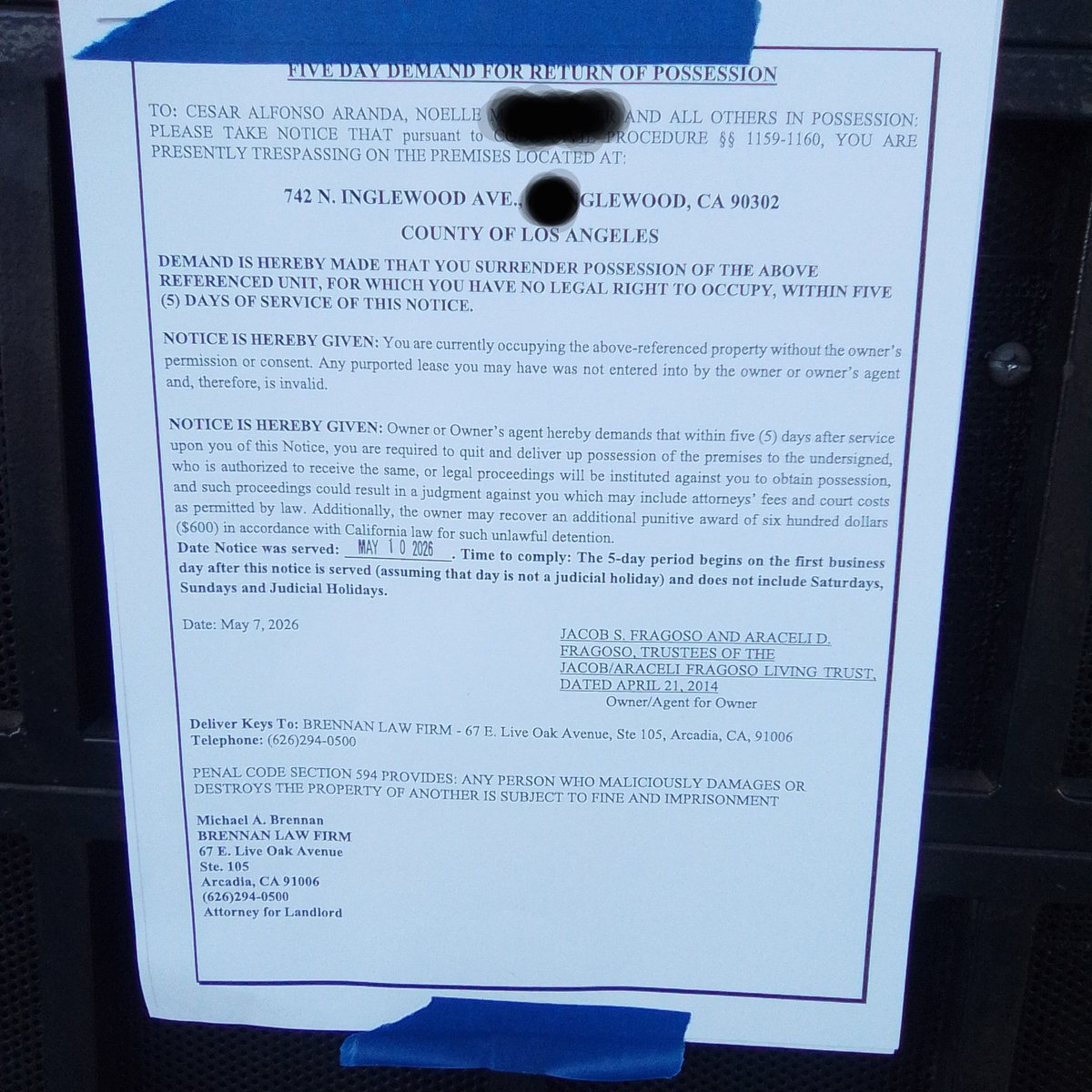 CesarAranda_S8's tweet photo. If you have ever received anything like this, don't freak out. This is just a scare tactic. I received this on Sunday and you know what I'm going to do about it, not a damn thing. Pretend like this was never given to me and carry on with life. Unless it is an Unlawful Detainer from the courts, then I will pay attention and act on it right away because the response window is very short.
Seriously, always ask a tenant rights attorney or non profit group before acting on it and thinking it is real. That's the last thing you want to do if you don't know what you're dealing with. 
#eviction #losangeles #tenantrights #scaretactic #ignore #fake