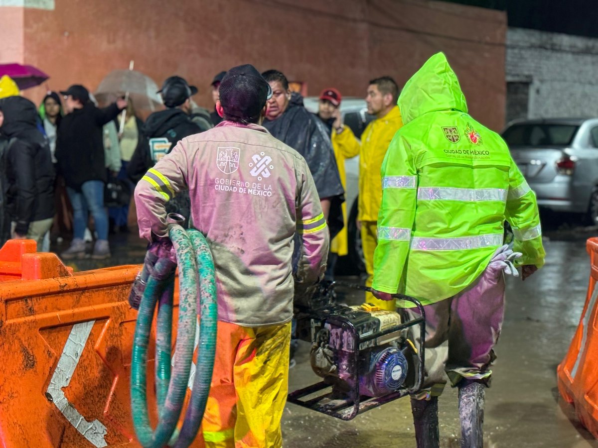 perspectivasmx_'s tweet photo. #Alcaldias
Gobierno de Azcapotzalco mantiene atención a población afectada por lluvias. https://t.co/f6wVLGteeF