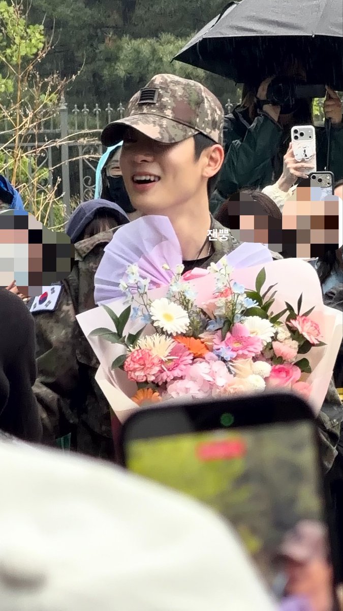 잰뿡#J tweet media