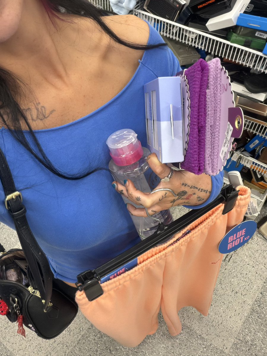autumnmariexxxo's tweet photo. i need someone to support my shopping addiction.. pls &amp; thank u https://t.co/Lh8PN6giAZ